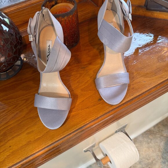Nina Silver Satin Heels, 8M, New - Picture 1 of 8